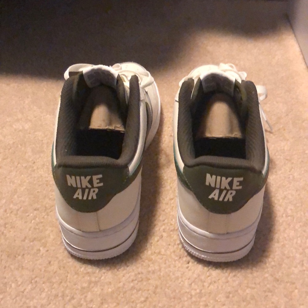 Green and cream Nike Air Force 1s low - Picture 3 of 6